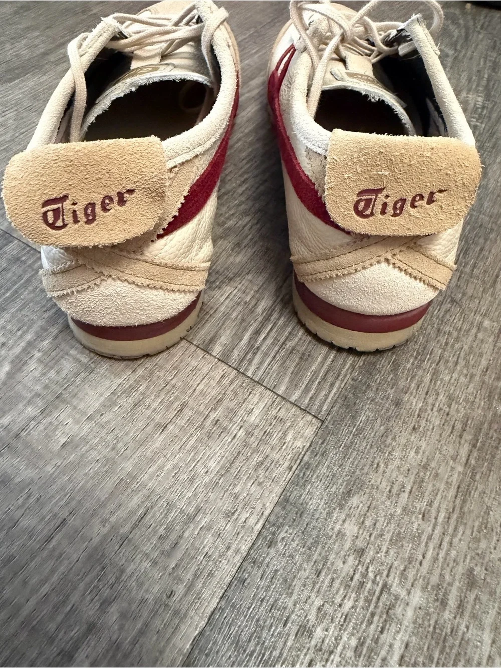 Onitsuka Tiger Mexico 66 SD Sneakers in Beige/Beet Juice